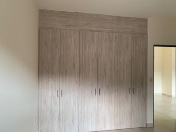 SE RENTA CASA EN PORTA FONTANA EXCELENTE UBICACION