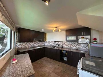 Casa en venta en Playa Chica, urb privada - San Rafael - Valle de los chillos- 3 dormitorios + 1 dormitorio independiente