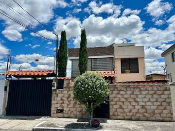 Casa en venta en Playa Chica, urb privada - San Rafael - Valle de los chillos- 3 dormitorios + 1 dormitorio independiente