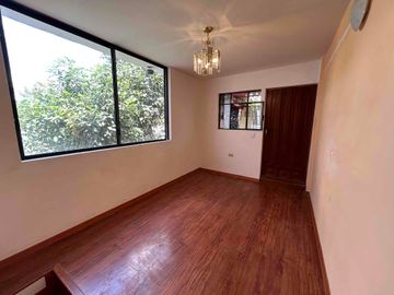 Casa en venta en Playa Chica, urb privada - San Rafael - Valle de los chillos- 3 dormitorios + 1 dormitorio independiente