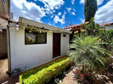 Casa en venta en Playa Chica, urb privada - San Rafael - Valle de los chillos- 3 dormitorios + 1 dormitorio independiente