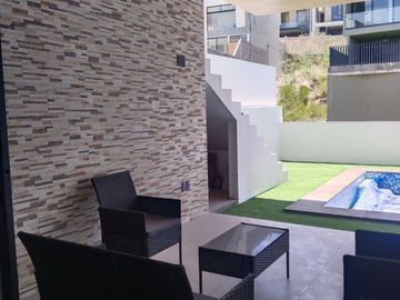 Casa en venta en privada del Pedregal con alberca