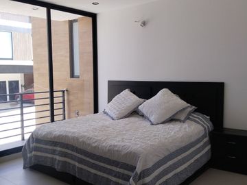 Casa en venta en privada del Pedregal con alberca