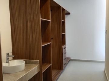 Casa en venta en privada del Pedregal con alberca