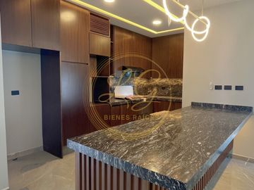 Casa Nueva en Venta con 4 recámaras y jardín en Fracc. Río del Dorado