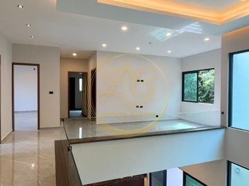 Casa Nueva en Venta con 4 recámaras y jardín en Fracc. Río del Dorado