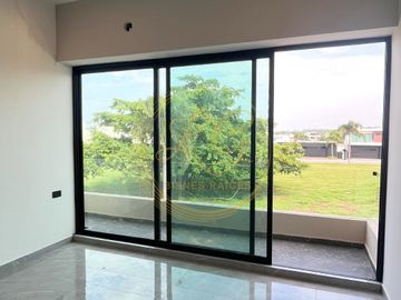 Casa Nueva en Venta con 4 recámaras y jardín en Fracc. Río del Dorado