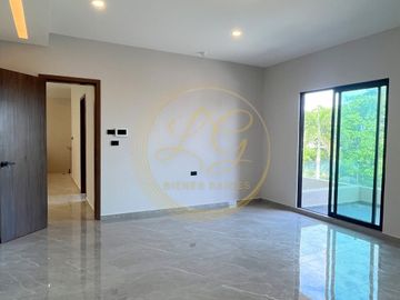 Casa Nueva en Venta con 4 recámaras y jardín en Fracc. Río del Dorado