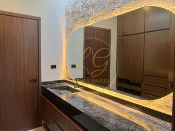Casa Nueva en Venta con 4 recámaras y jardín en Fracc. Río del Dorado