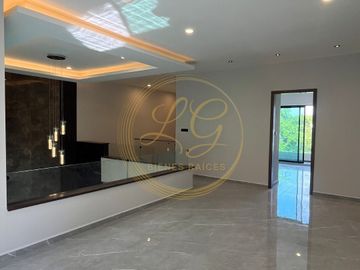 Casa Nueva en Venta con 4 recámaras y jardín en Fracc. Río del Dorado