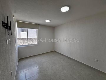 Departamento de dos recámaras en renta en Zakia, Querétaro