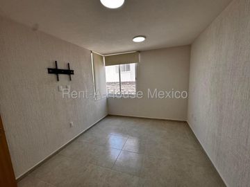 Departamento de dos recámaras en renta en Zakia, Querétaro