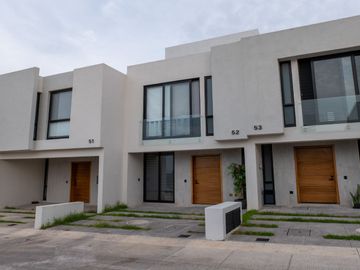 Casa 3 recamaras dentro de coto en venta en Zenith norte altavista con roof top