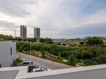 Casa 3 recamaras dentro de coto en venta en Zenith norte altavista con roof top