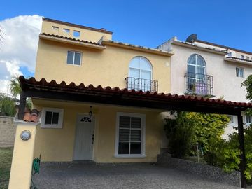 Casa en renta de 3 recámaras en Corregidora, frente a Plaza Candiles