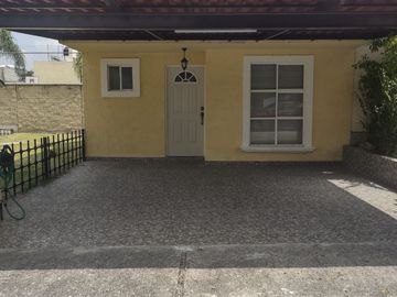 Casa en renta de 3 recámaras en Corregidora, frente a Plaza Candiles