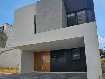 Casa de 4 recamaras Coto Cerezos Zapopan Norte