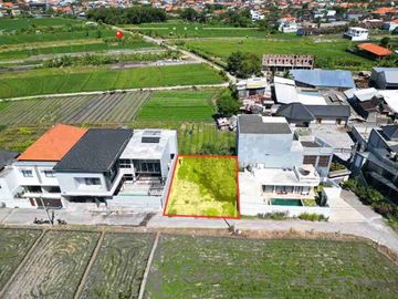 Tanah plot kecil dengan view sawah 285 m2 atau 2,85 are di Kerobokan Bali SHM