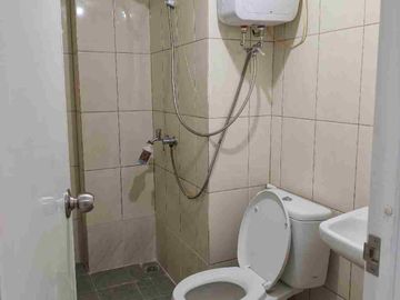 Di sewakan tipe 2 bed furnish di Tower Davalia Lt.21, View Lake/Mall, Apartemen The Springlake, Summarecon Bekasi.