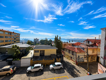✨ ¡VIVE CERRO ALEGRE CON VISTA PRIVILEGIADA A LA BAHÍA! 🌊🏙️