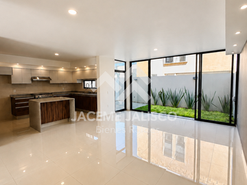 Casa en Venta Zapopan Coto Altanza - Soare 3 - Fraccionamiento Solares