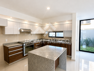 Casa en Venta Zapopan Coto Altanza - Soare 3 - Fraccionamiento Solares