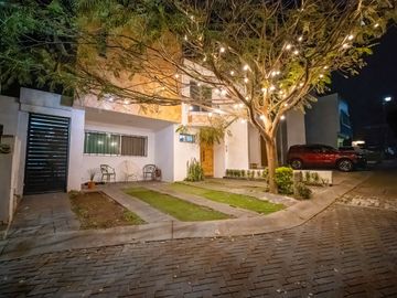 Casa de 4 recamaras Los Almendros Zapopan Norte