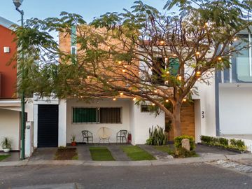 Casa de 4 recamaras Los Almendros Zapopan Norte