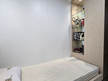 Sewa Signature Park 2BR Siap Huni Full Furnished Renov View Kolam