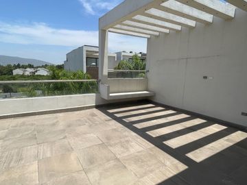 CASA EN RENTA SECTOR PRIVADO EN CUMBRES