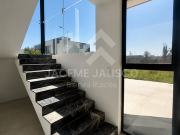 Casa en Venta Coto Larissa - Frac. Solares - Junto a Condominio Altanza