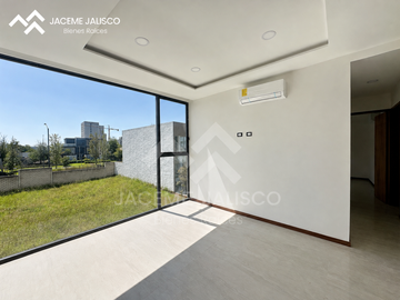 Casa en Venta Coto Larissa - Frac. Solares - Junto a Condominio Altanza