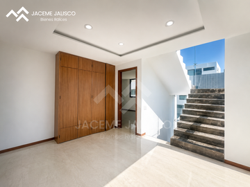 Casa en Venta Coto Larissa - Frac. Solares - Junto a Condominio Altanza