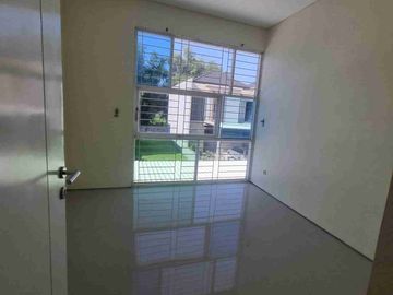 DIJUAL RUMAH MURAH SIAP HUNI, PERUMAHAN ROYAL RESIDANCE SBY BARAT