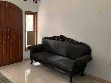 DISEWAKAN RUMAH 3 LANTAI DI LARANGAN, KOTA TANGERANG