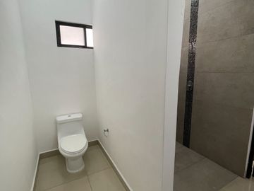 CASA EN RENTA EN CUMBRES