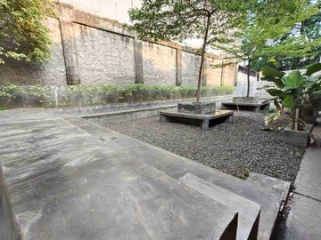 Tanah & Bangunan Lokasi Strategis cocok untuk kafe ramai Dekat Danau, Siap Pakai di Duta Harapan Bekasi Utara