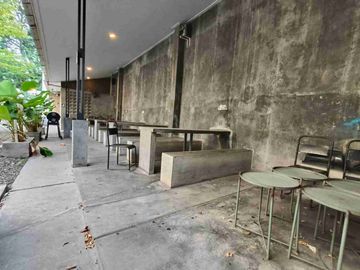 Tanah & Bangunan Lokasi Strategis cocok untuk kafe ramai Dekat Danau, Siap Pakai di Duta Harapan Bekasi Utara