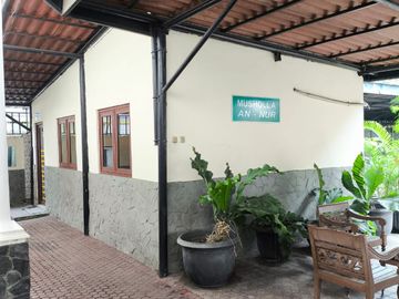 tanah berikut bangunannya di Jl. Jend. Basuki Rachmat, Cipinang muara, kec. Jatinegara Jakarta timur.