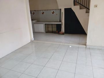 Di Sewakan Rumah 2 Lantai 5 Kamar Tidur di Sukmajaya DEPOK