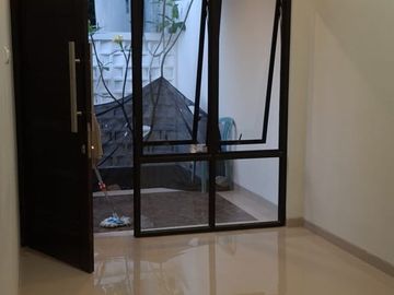 Rumah Sewa Luas Dekat Transmart & Jalan Jogja–Solo