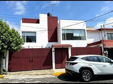 CASA EN RENTA COL. LOMAS DE AXIOMITLA