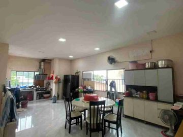 Dijual Cepat Ruko 4 Lantai Nusa Bali Hook Full Renovasi Siap Huni