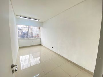 ARRIENDO OFICINA 25, FREIRE 788