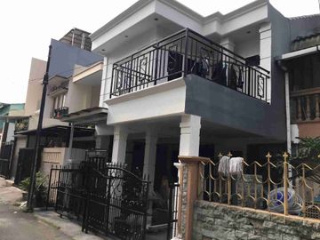 Dekat Pasar Tradisional dan Mall, Rumah 2 Lantai - Sunter Agung