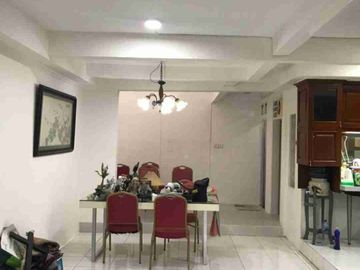 Dekat Pasar Tradisional dan Mall, Rumah 2 Lantai - Sunter Agung