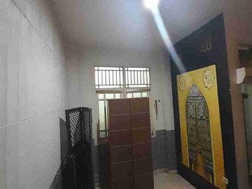 DISEWAKAN RUMAH 2lt DI KELAPA DUA DEPOK LOKASI STRATEGIS DEKAT kemana2