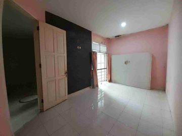 DISEWAKAN RUMAH 2lt DI KELAPA DUA DEPOK LOKASI STRATEGIS DEKAT kemana2