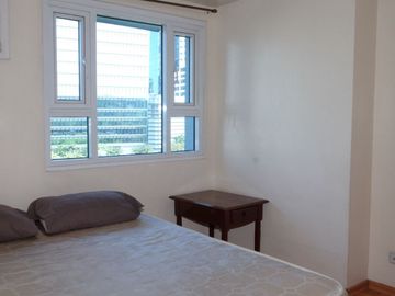 For RENT! Furnished 1BR in The Trion Towers BGC for Php 32,000 per month