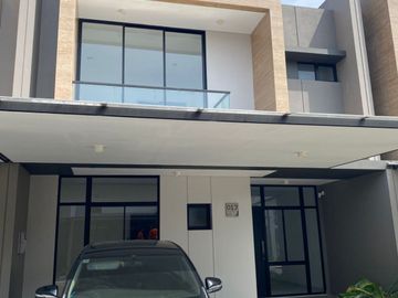 Di jual rumah villa pasir putih pik2